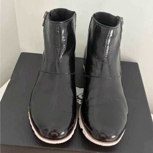 Sorel boots size 8 - Picture 9 of 12